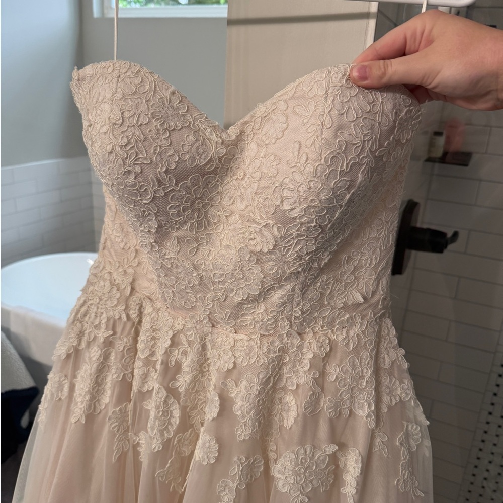 Ball gown Wedding Dress - Picture 3 of 5